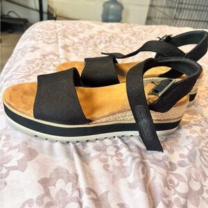 Black and Tan Women's Sandals